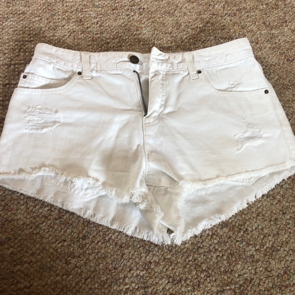 White billabong jean shorts